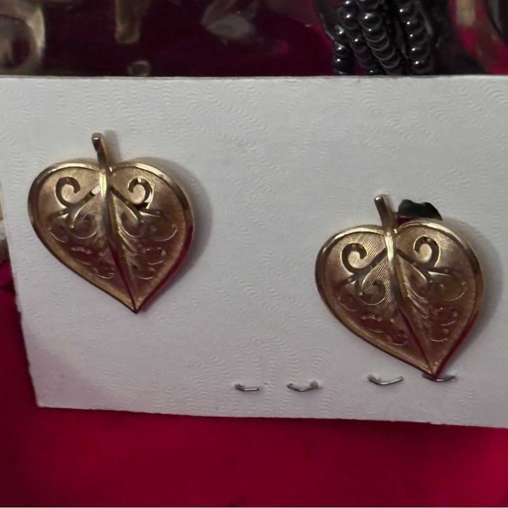 💕Trifari Gold Heart Earrings